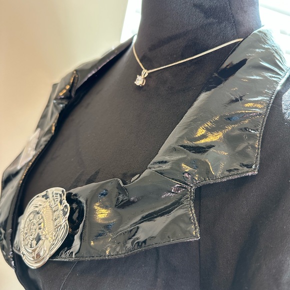 Spirit of Halloween police woman costume - Picture 8 of 16